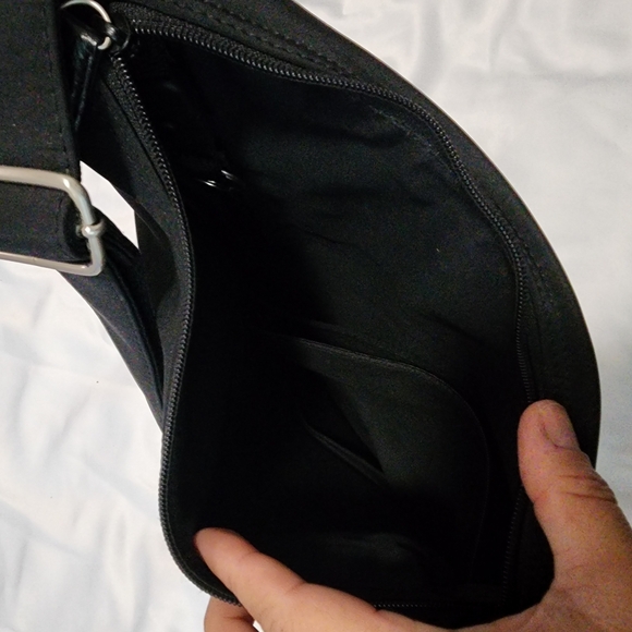 HOBO International Black Messenger Bag - Picture 5 of 9